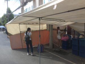 Saturday street market - Setting up