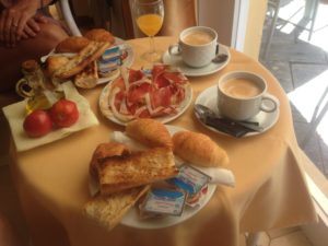 Hotel Residencia breakfast