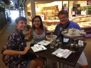 Adri, Estee and Dries eating oysters and snails