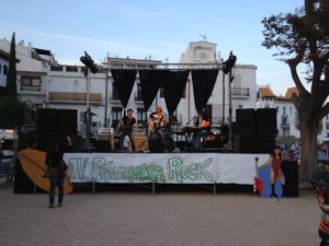 Cadaques-band-playing-on-the-main-square