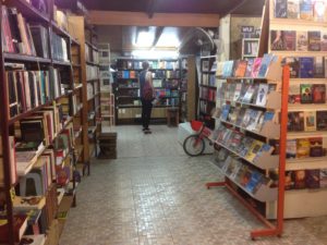 Pai-English book store