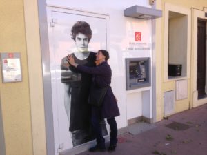 Marseillan - Adri getting a hug