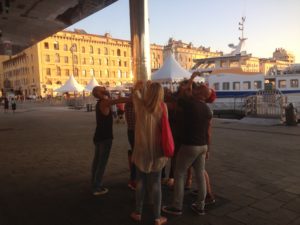 Mirrored roof - Group taking picture