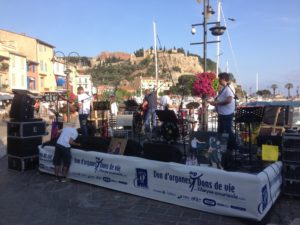 Cassis - Band playing rock