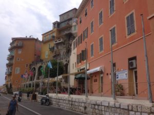 Villefranche-sur-Mer - Spot the South African flag