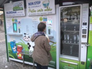 Fresh milk dispenser